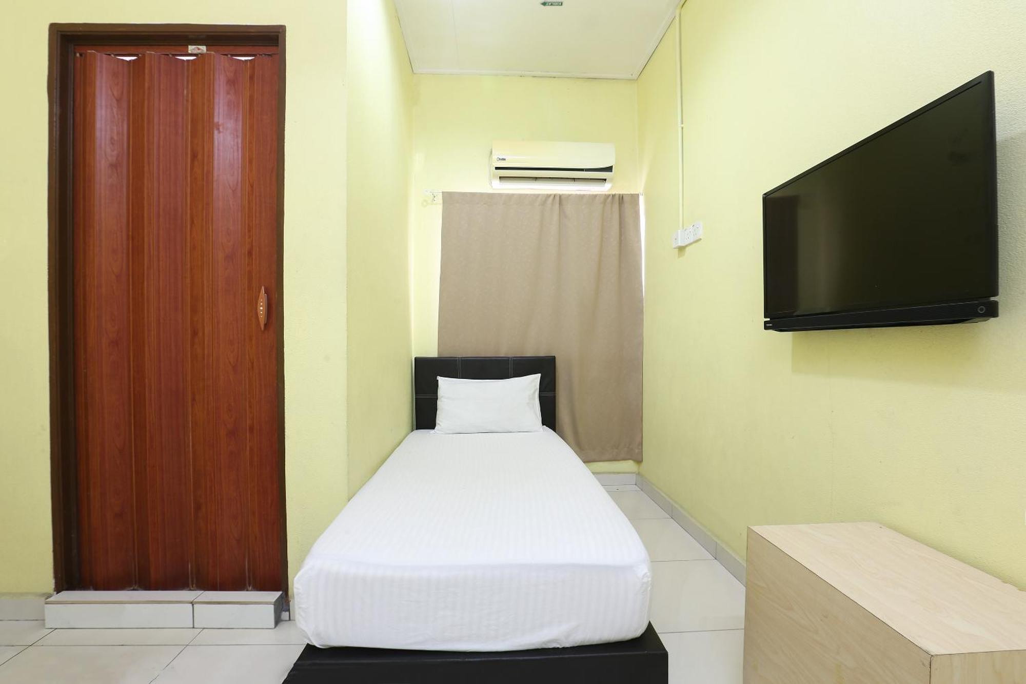 Oyo 89925 Innap Kota Bharu Exterior foto